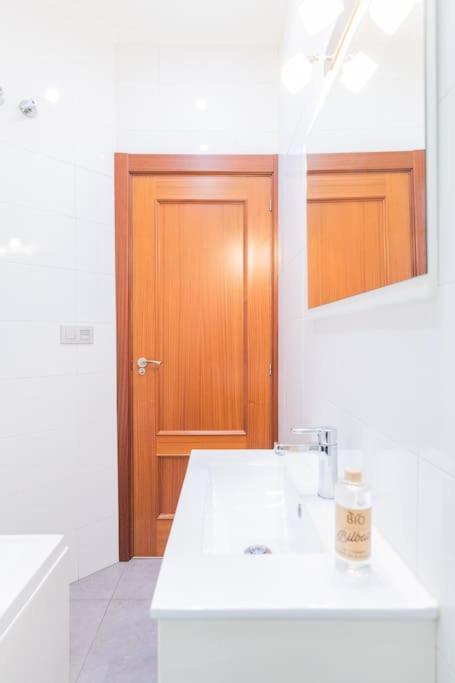 Indautxu Flat Next Stop Билбао Екстериор снимка